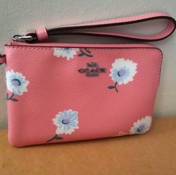 Coach Wristlet Floral - Picture 1 of 4